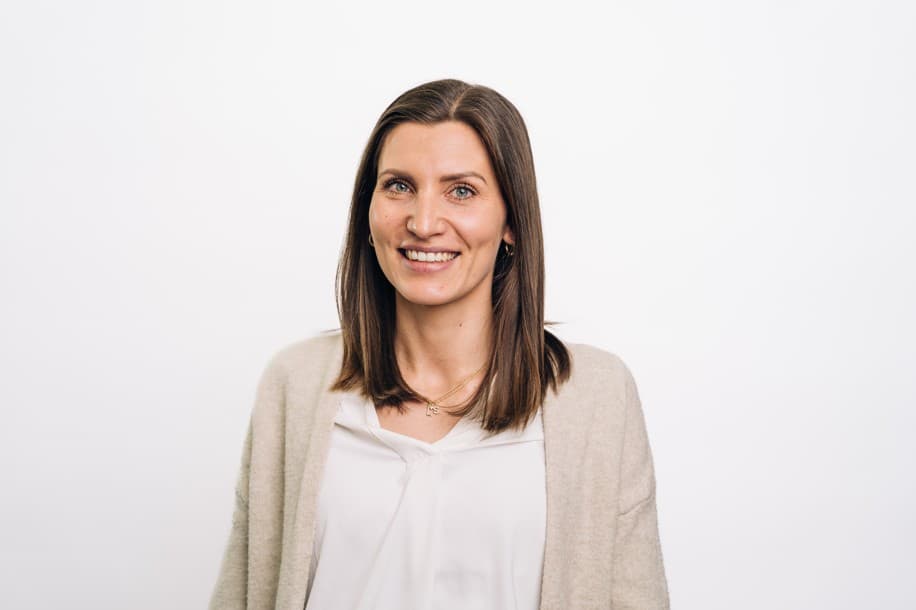 Offizielle HR Ansprechpartnerin der Defacto Engage GmbH. Kontakt für Recruiting, Personalfragen und Karriere bei DEFACTO.